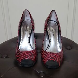 Gianni Bini Hot Pink/Black Patent Leather Heels